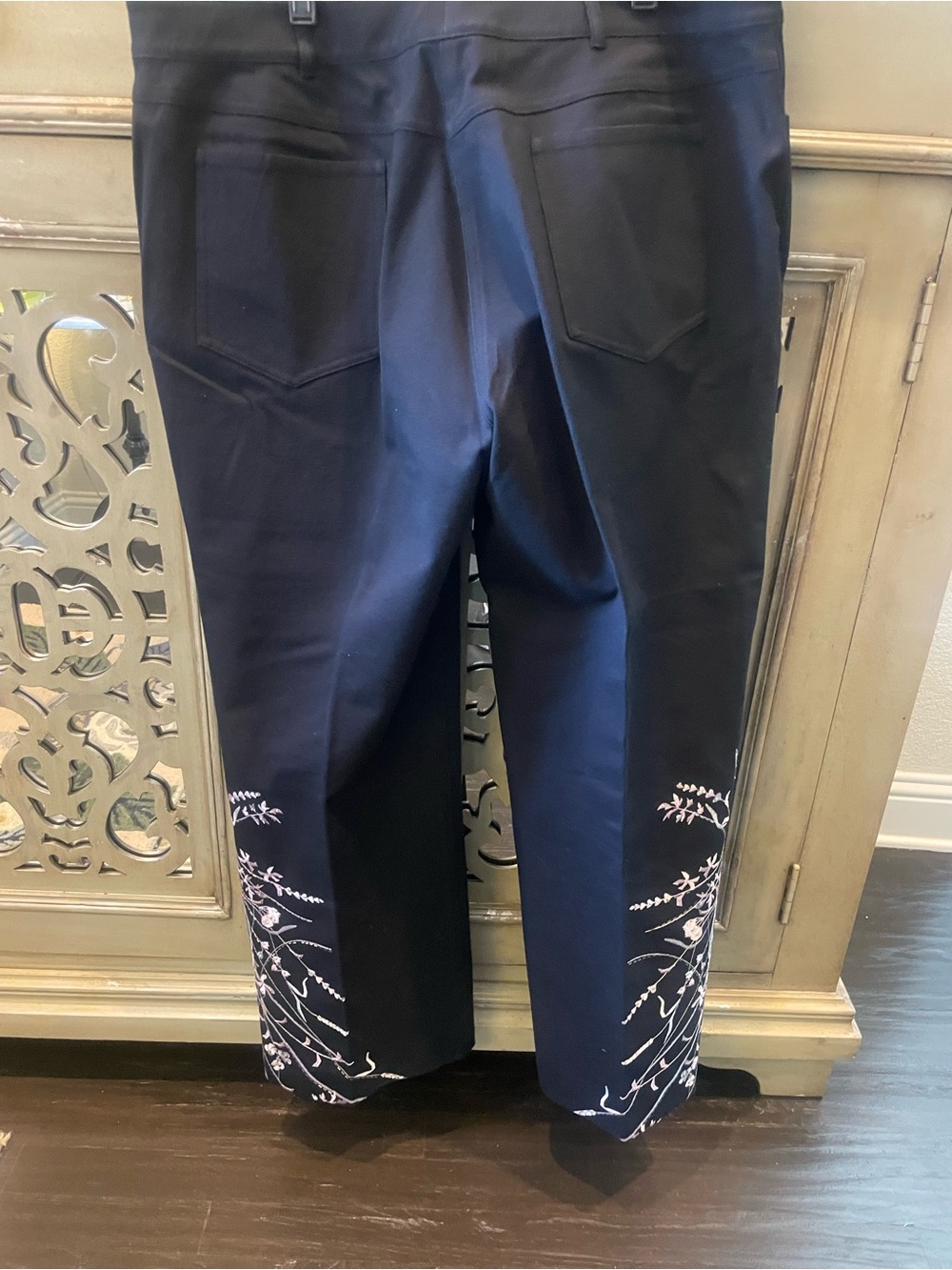 St John Women’s  Black Pants with White Botanical Embroidery - Picture 4 of 6